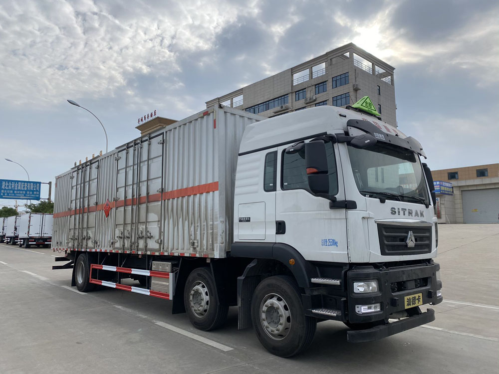 易燃液體廂式運(yùn)輸車，廂式運(yùn)輸車，楚勝汽車集團(tuán)